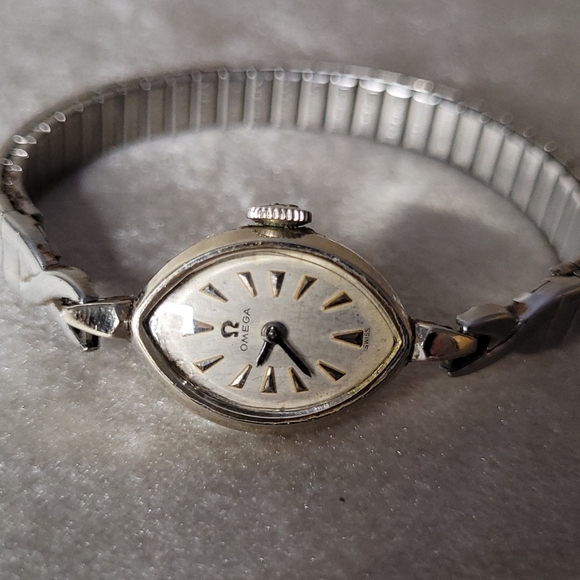 👀 Vintage OMEGA Ladies Cocktail Watch - 10K Gold Filled - It runs! - Picture 4 of 5